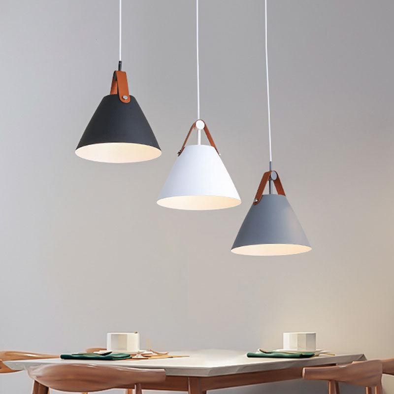 Nordic Dining Room Chandelier Creative Art Simple Personality Macaron Bedroom Bar Lamp / White disc / White light